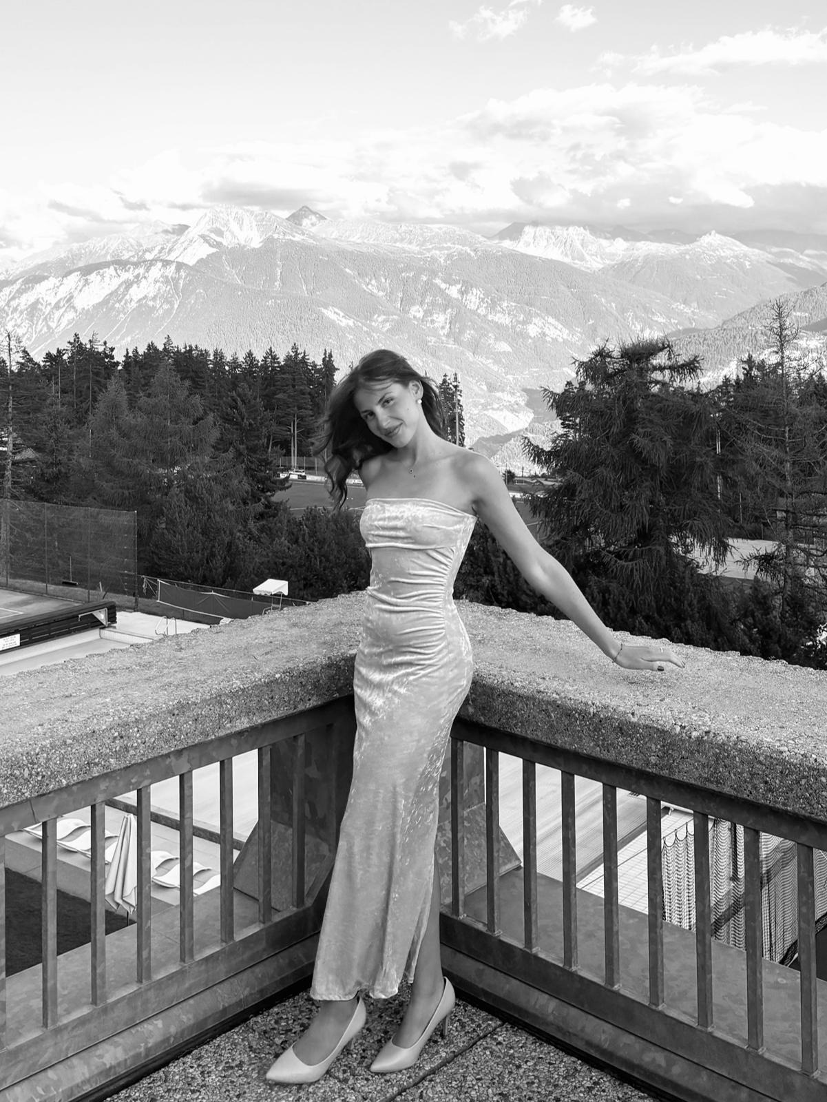 Nina — Model & Hostess in Montelarco photo 1