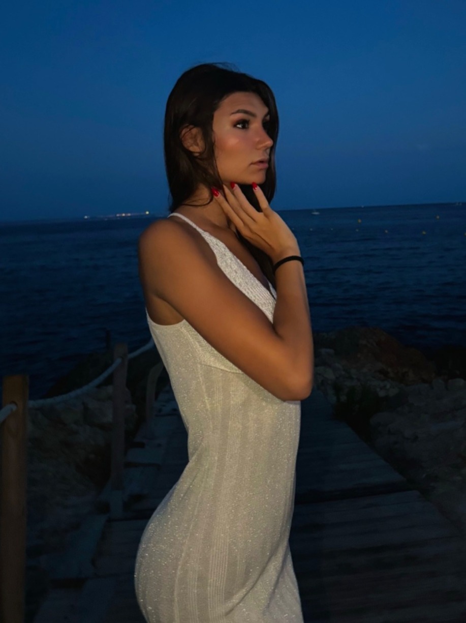 Laura — Model & Hostess in Fabbrica Durini photo 1