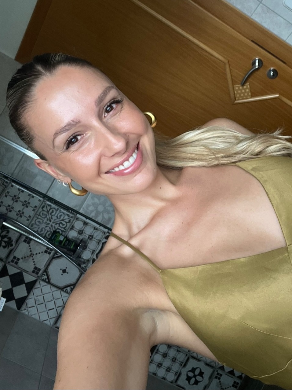 Larissa — Model & Hostess in Klagenfurt Am W&ouml;rthersee photo 2
