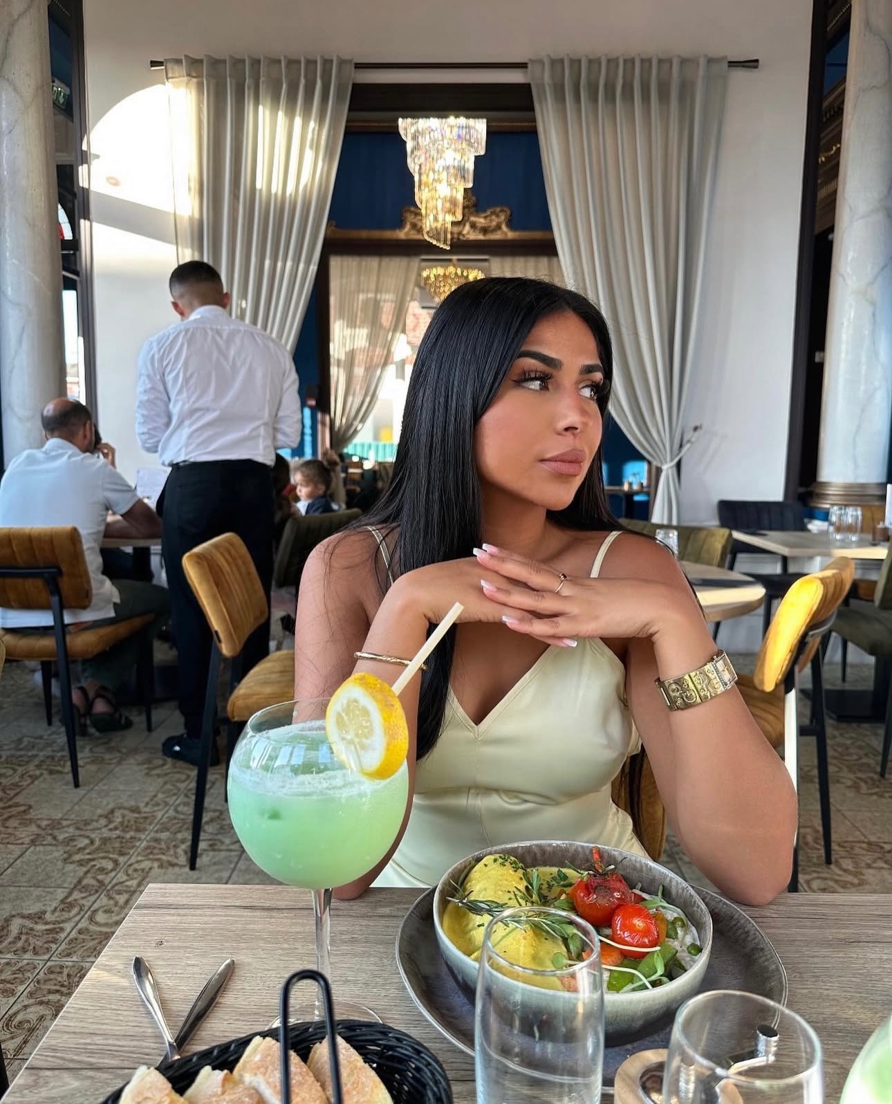Sanaa — Model & Hostess in Lille photo 2