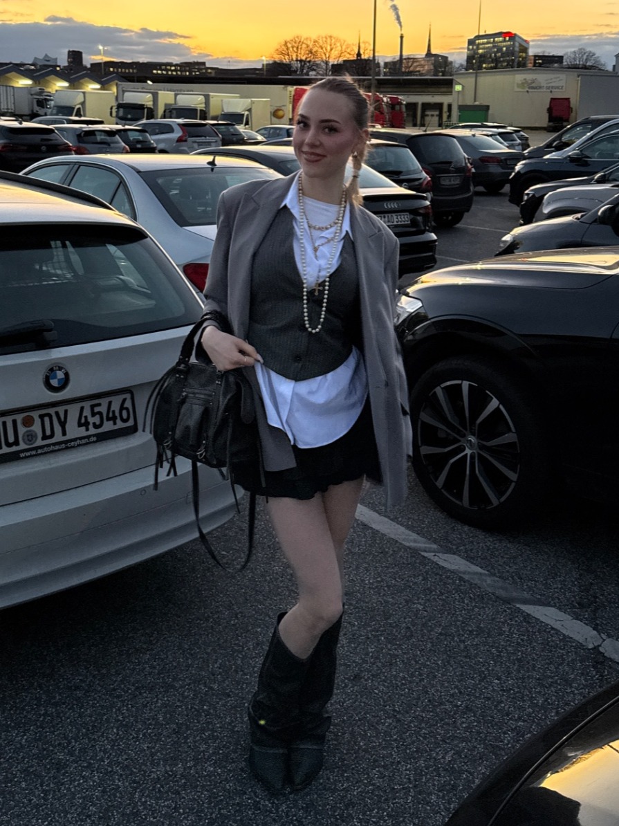 Lisa — Model & Hostess in Hamburg photo 2