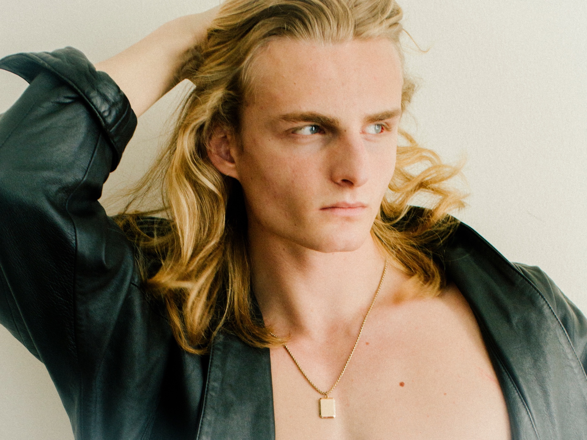 Aris — Model & Host in Cologny photo 5
