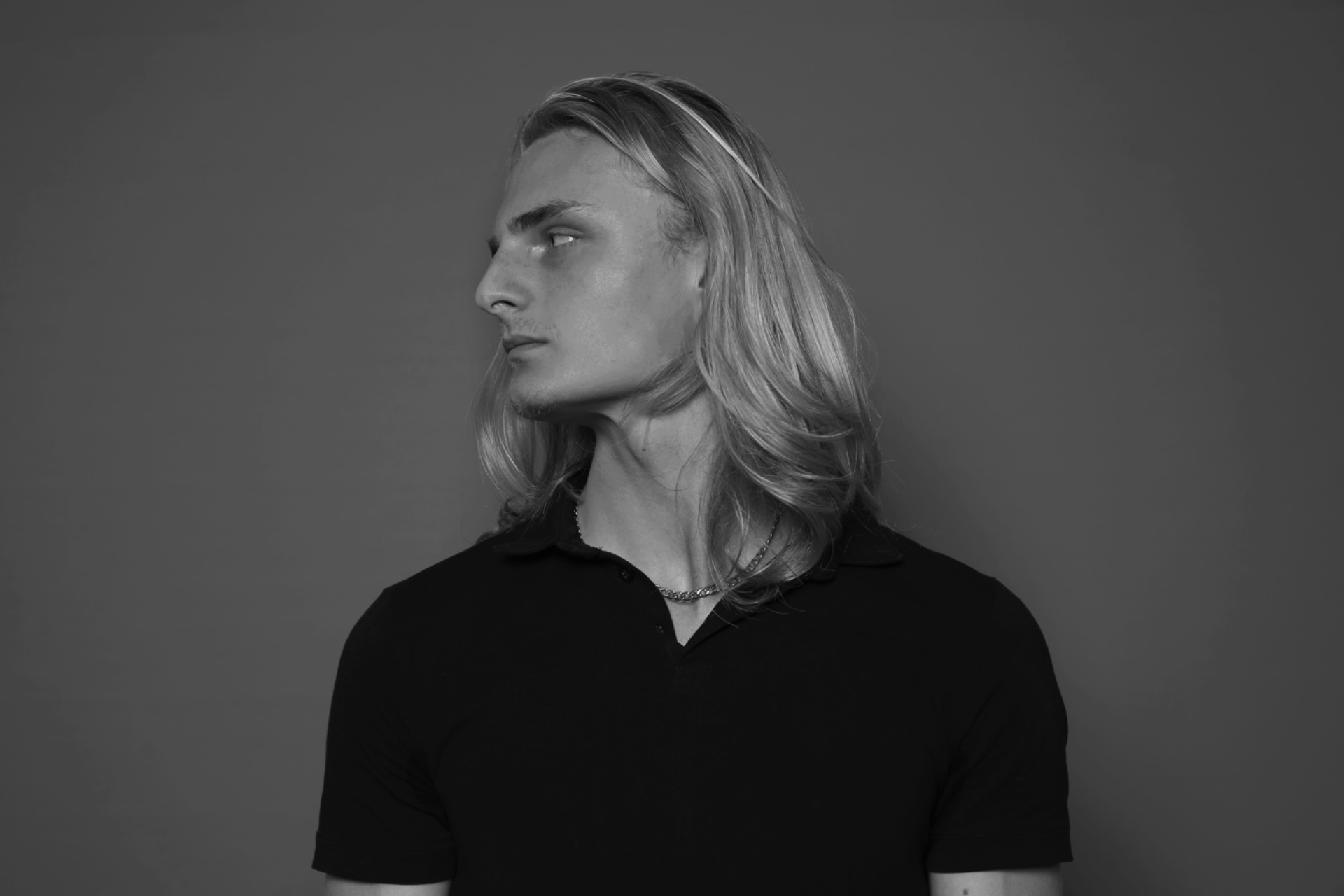 Aris — Model & Host in Cologny photo 6