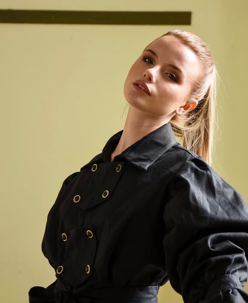 Pilar Bel&eacute;n Flores — Model & Hostess in Barcelona photo 1