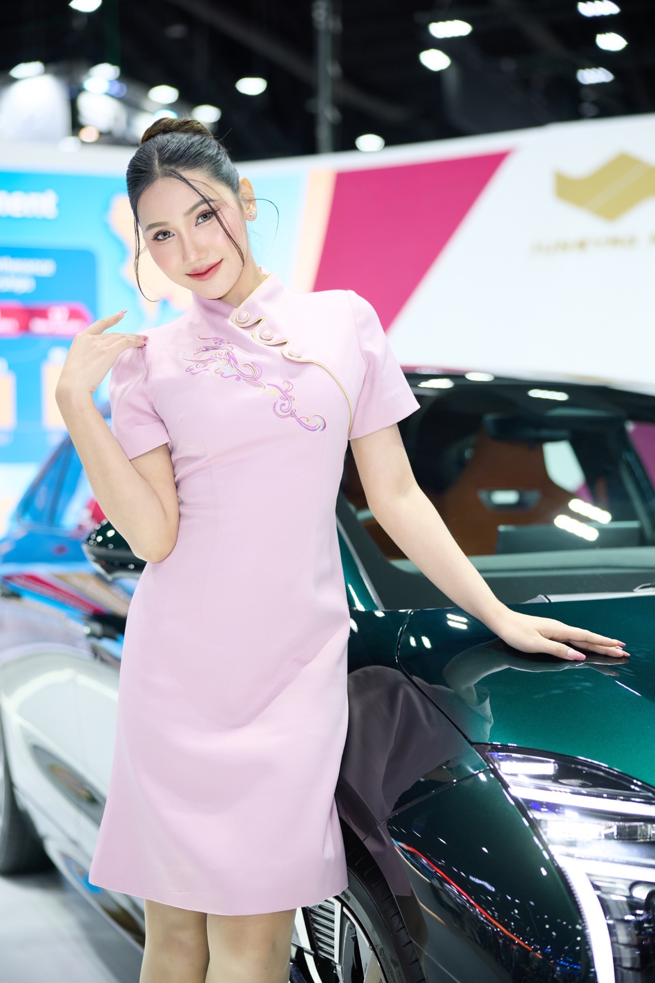 Yanisa — Model & Hostess in Bangkok photo 8