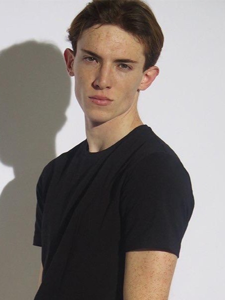 Theo — Model & Host in Oxfordshire photo 3