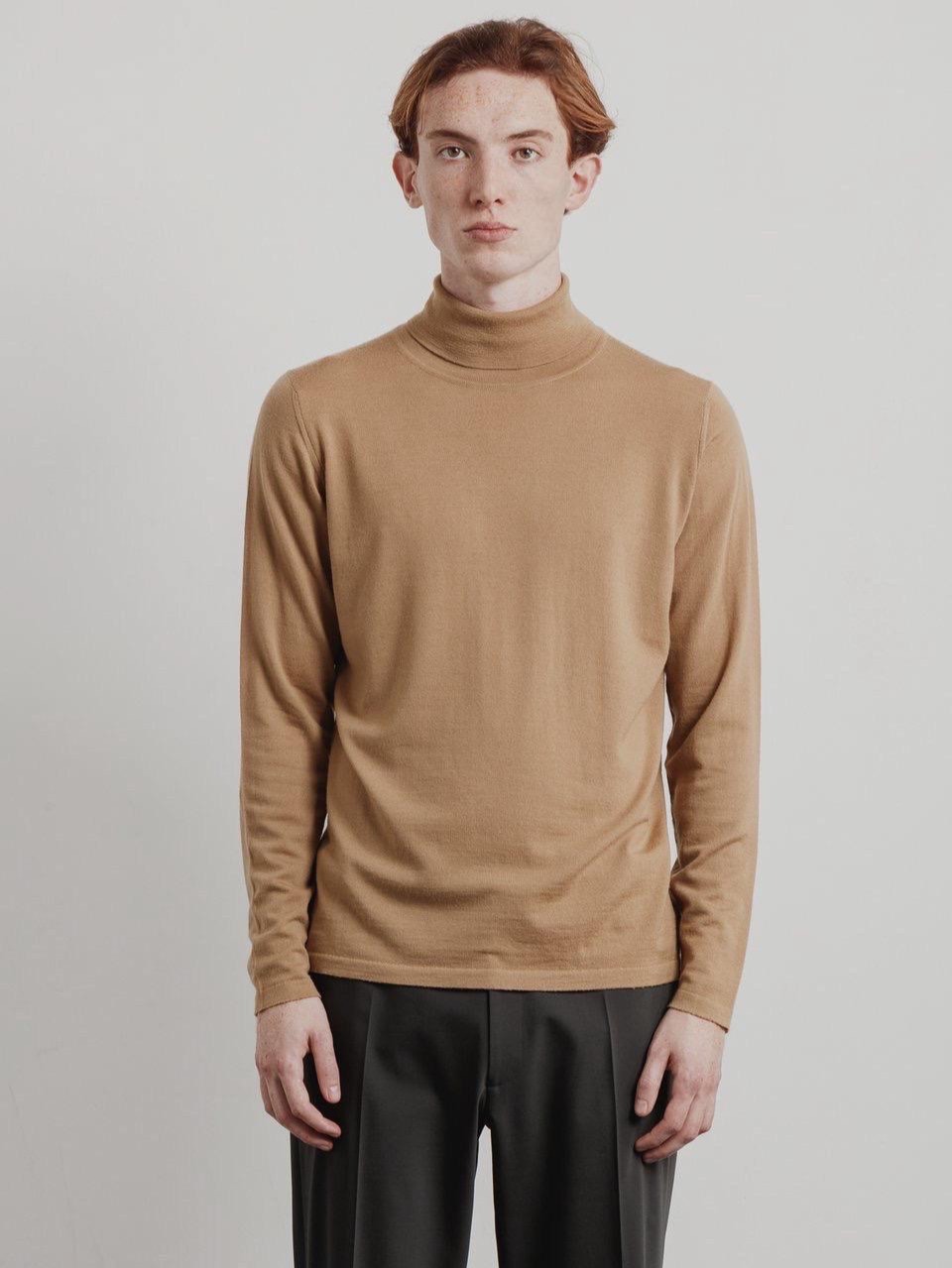 Theo — Model & Host in Oxfordshire photo 4