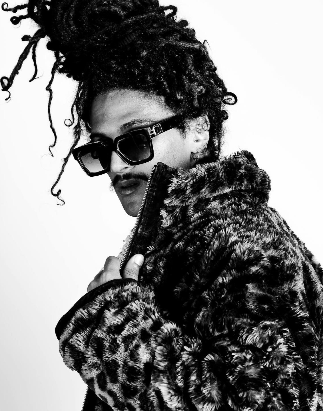 Chahin — Model & Host in Brooklin photo 4