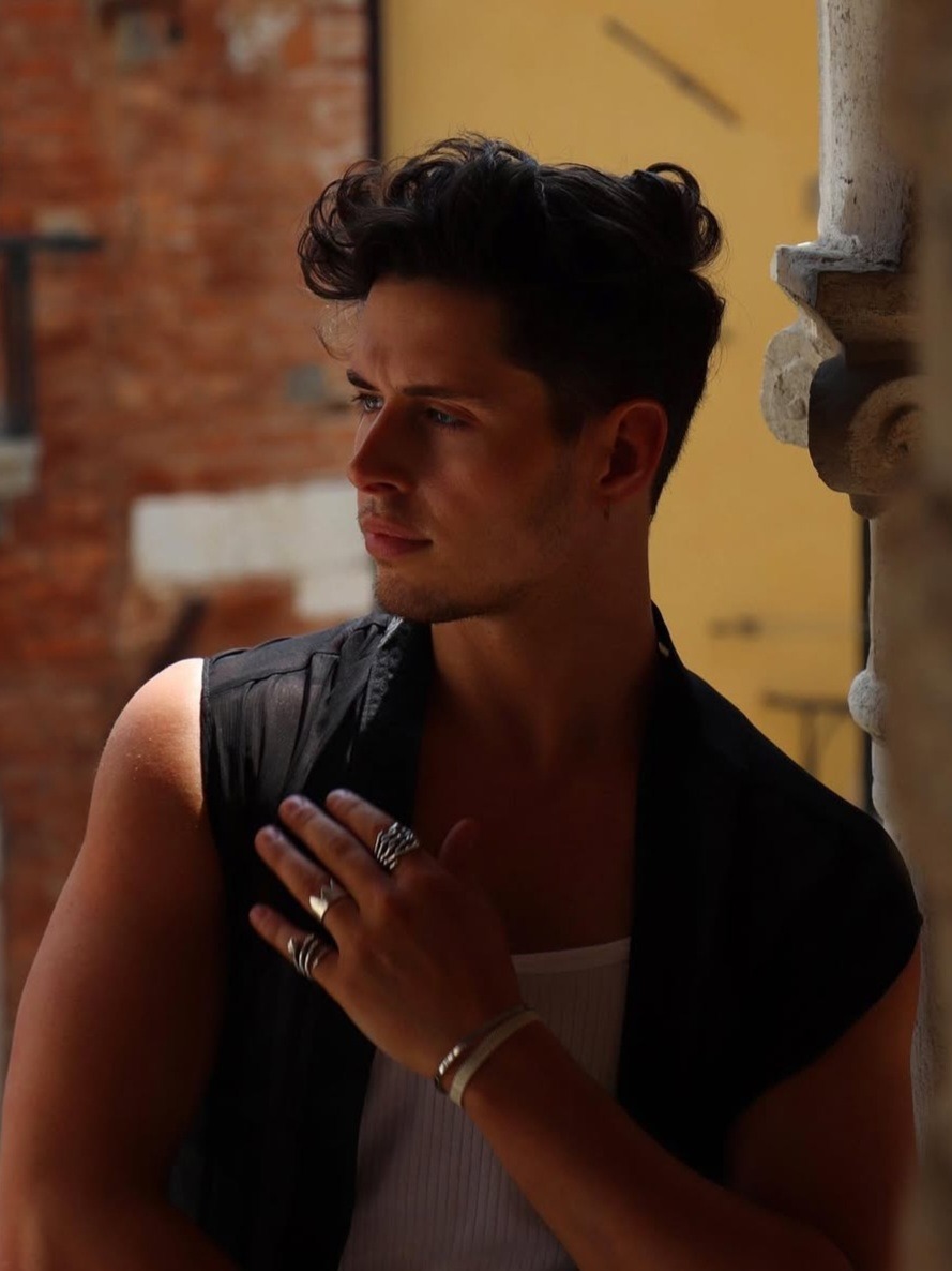 Cameron — Model & Host in Greater London photo 4