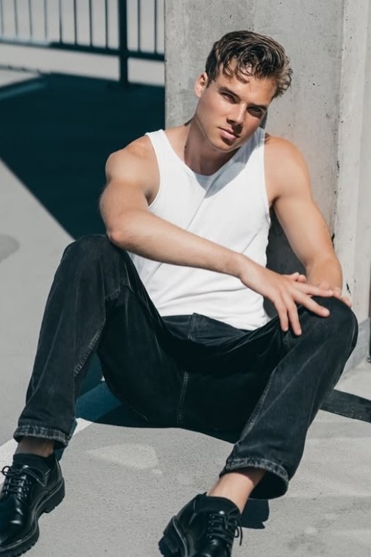 Sebastian — Model & Host in Krommenie photo 4