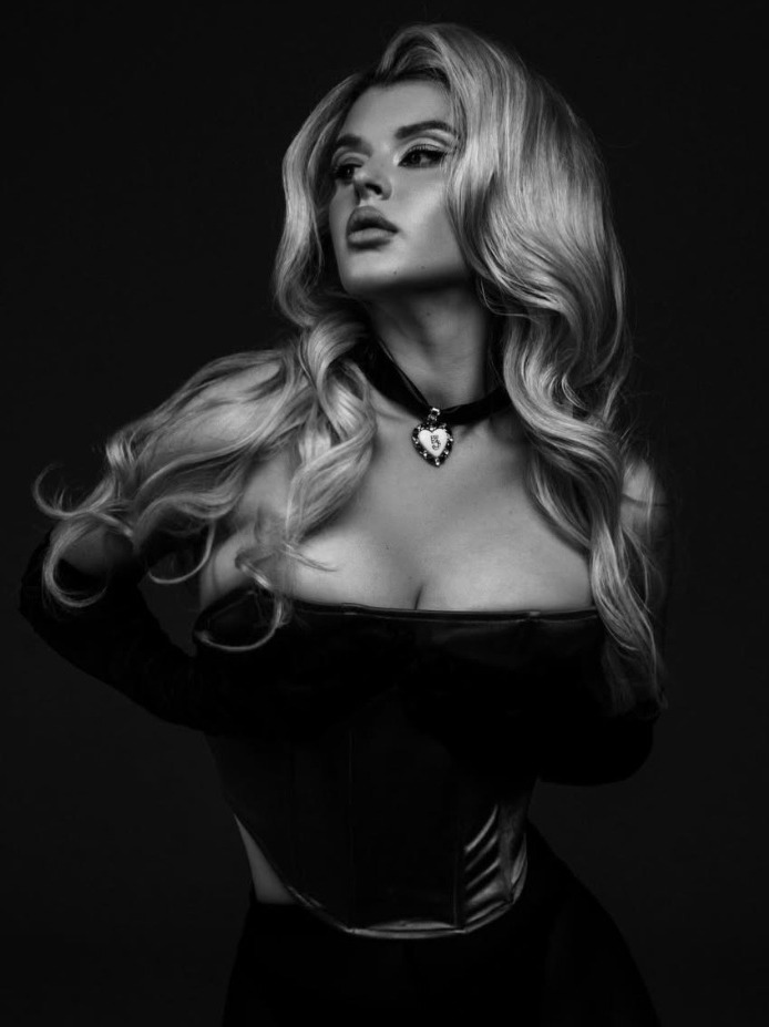 Valeriia — Model & Hostess in Essex photo 3