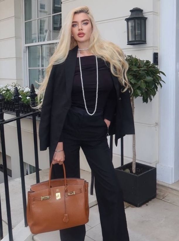 Valeriia — Model & Hostess in Essex photo 4