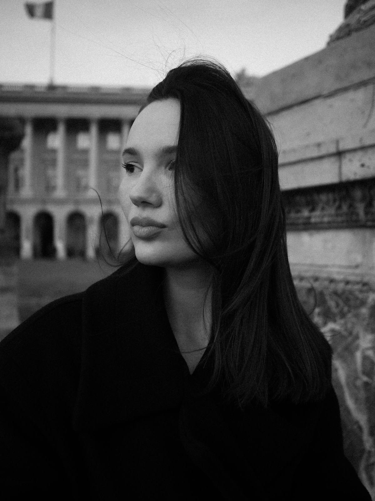 Elizaveta — Model & Hostess in Paris photo 1