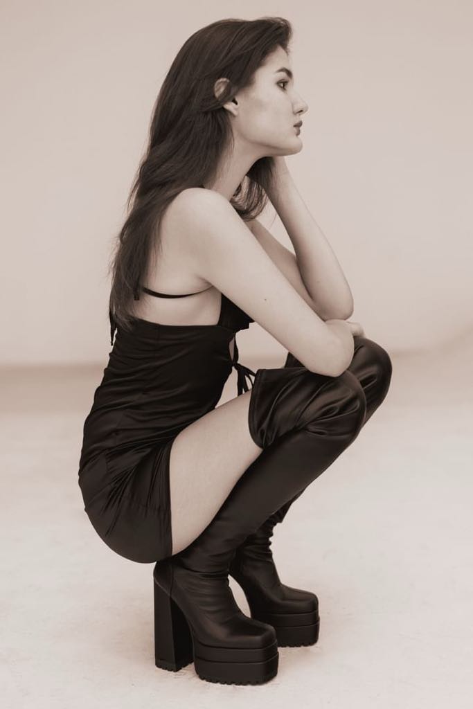 Aleksandra — Model & Hostess in Milano photo 8