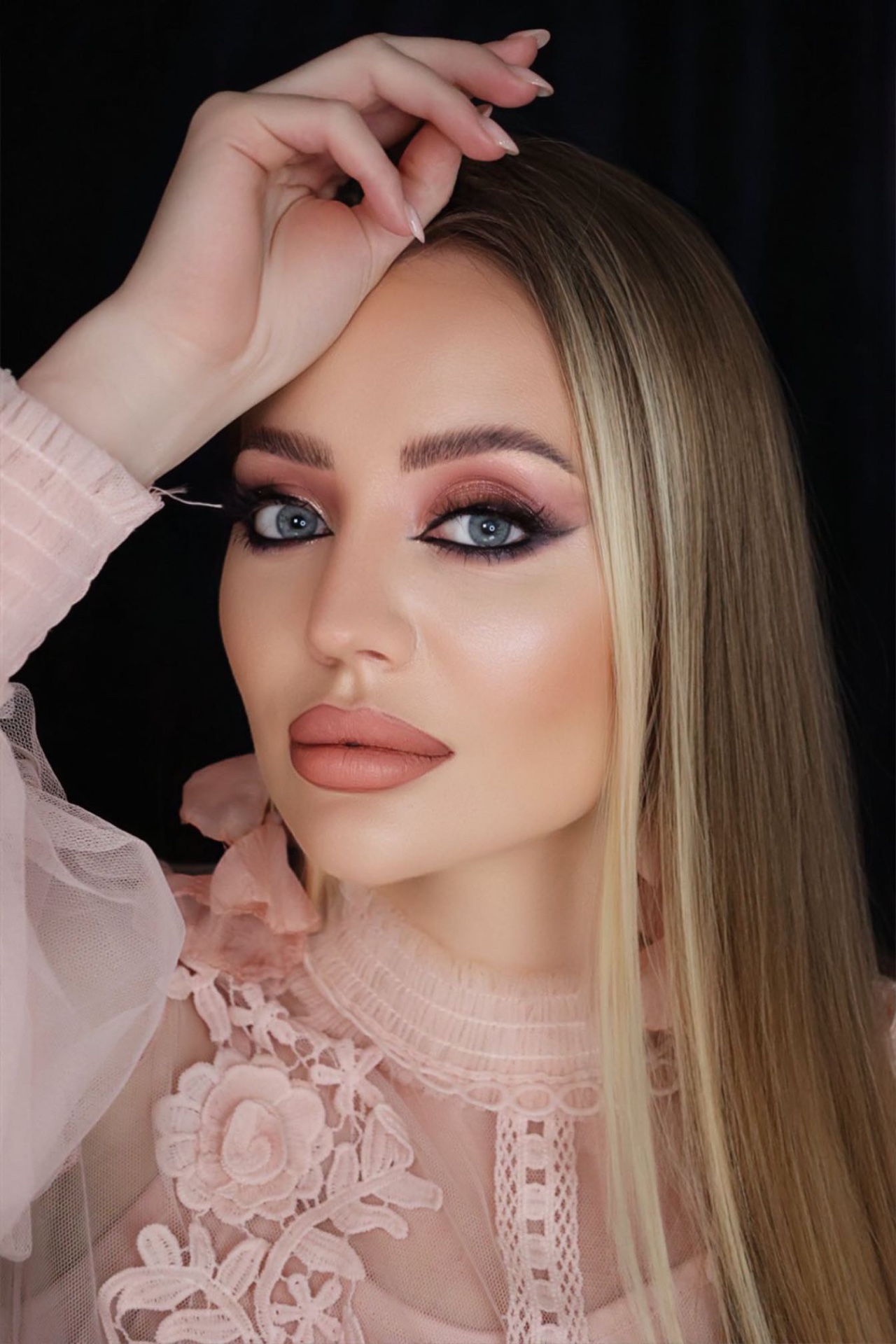Yulia — Model & Hostess in Dubai photo 1
