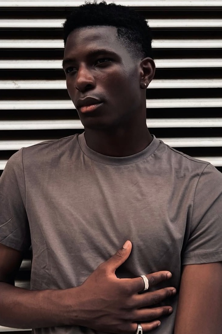 Elie — Model & Host in Ixelles photo 6