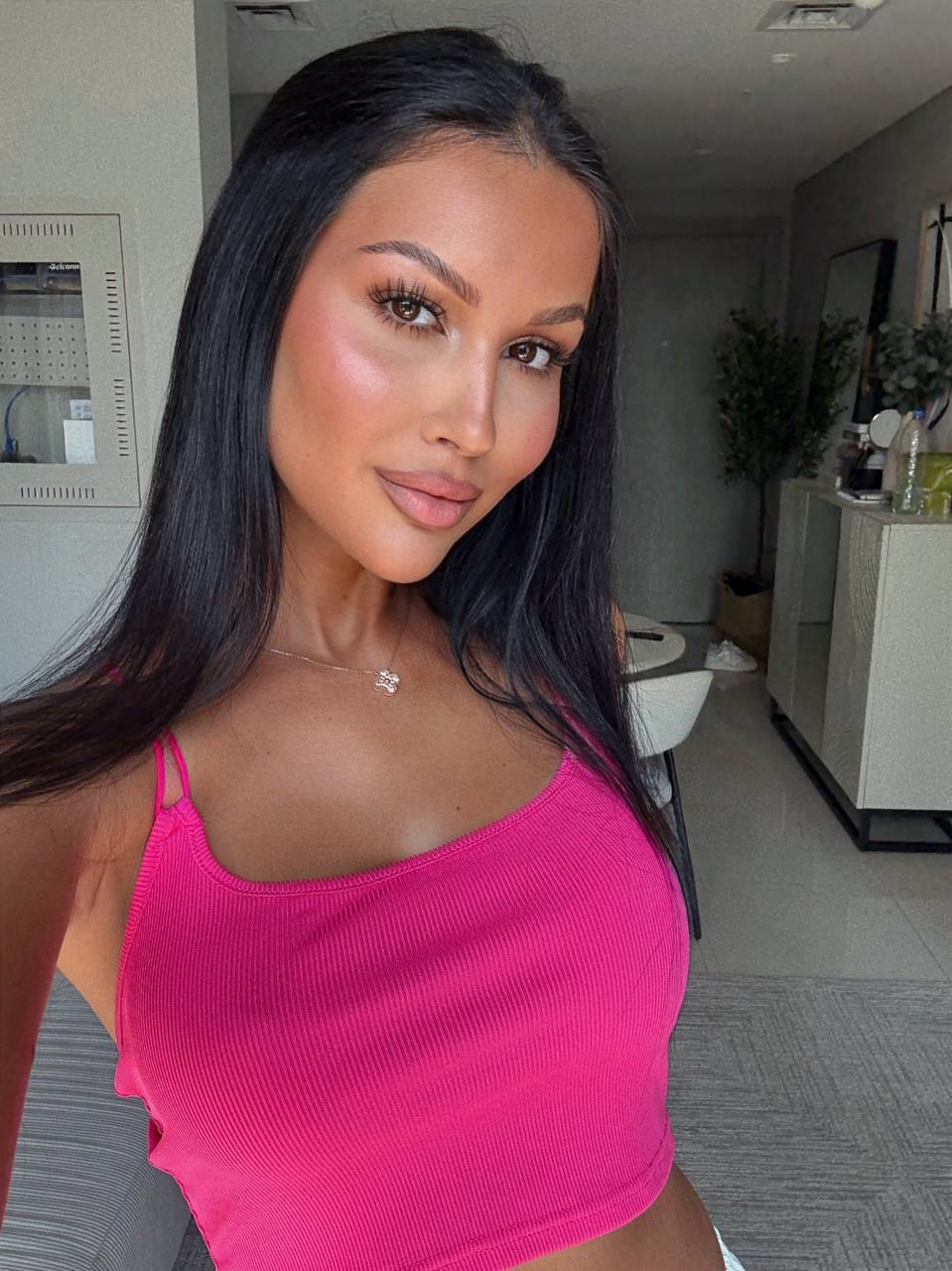 Nicole — Model & Hostess in Dubai photo 4