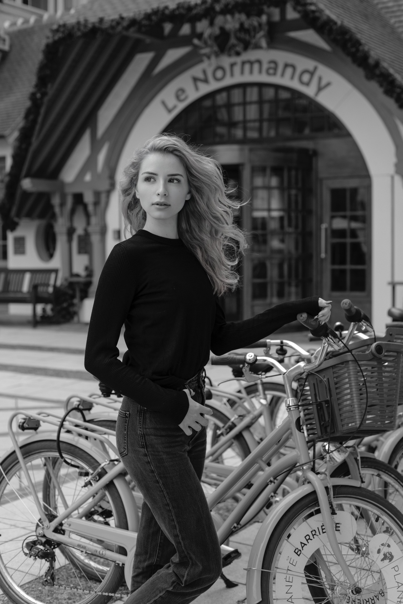 Sol&egrave;ne — Model & Hostess in Touques photo 2