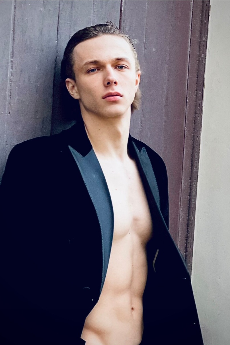 Nicolas — Model & Host in Nice photo 1