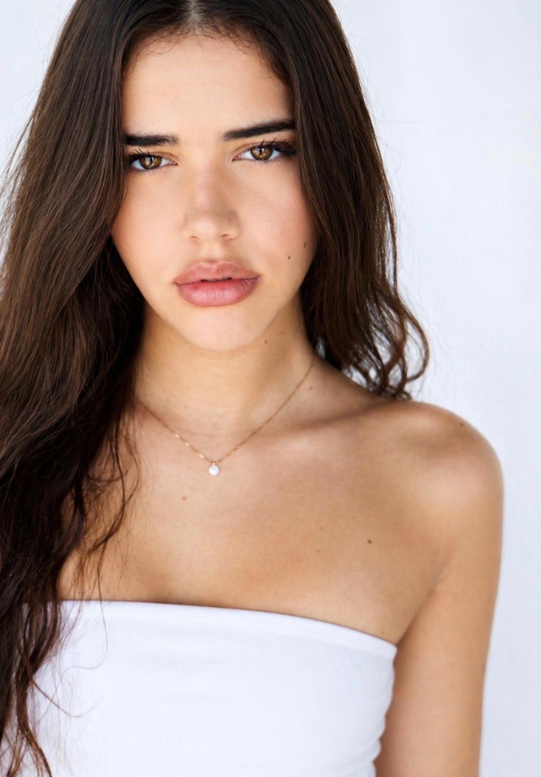 Luana — Model & Hostess in West Hollywood photo 4