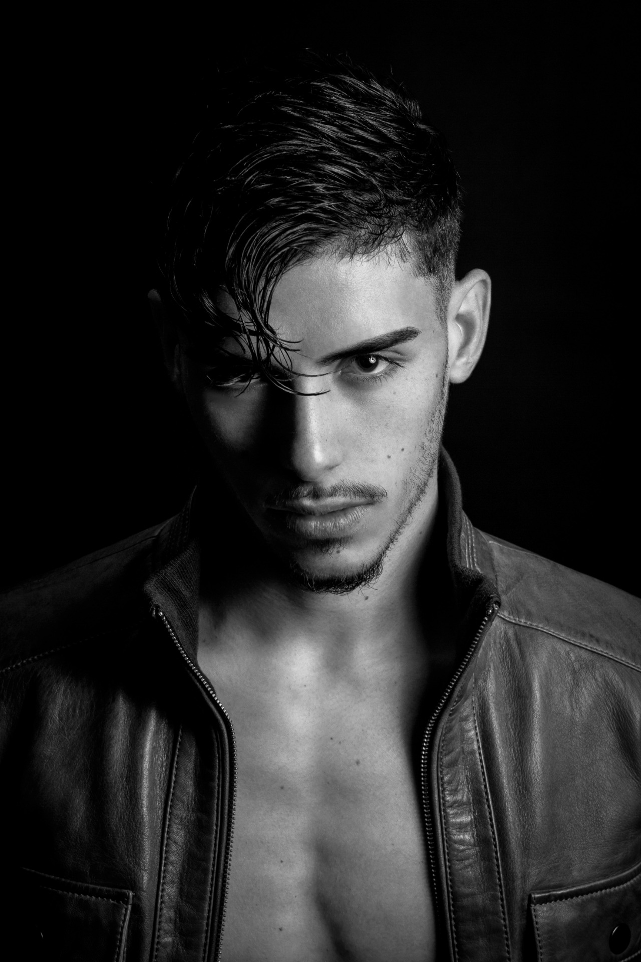 Theo — Model & Host in Loire-authion photo 7