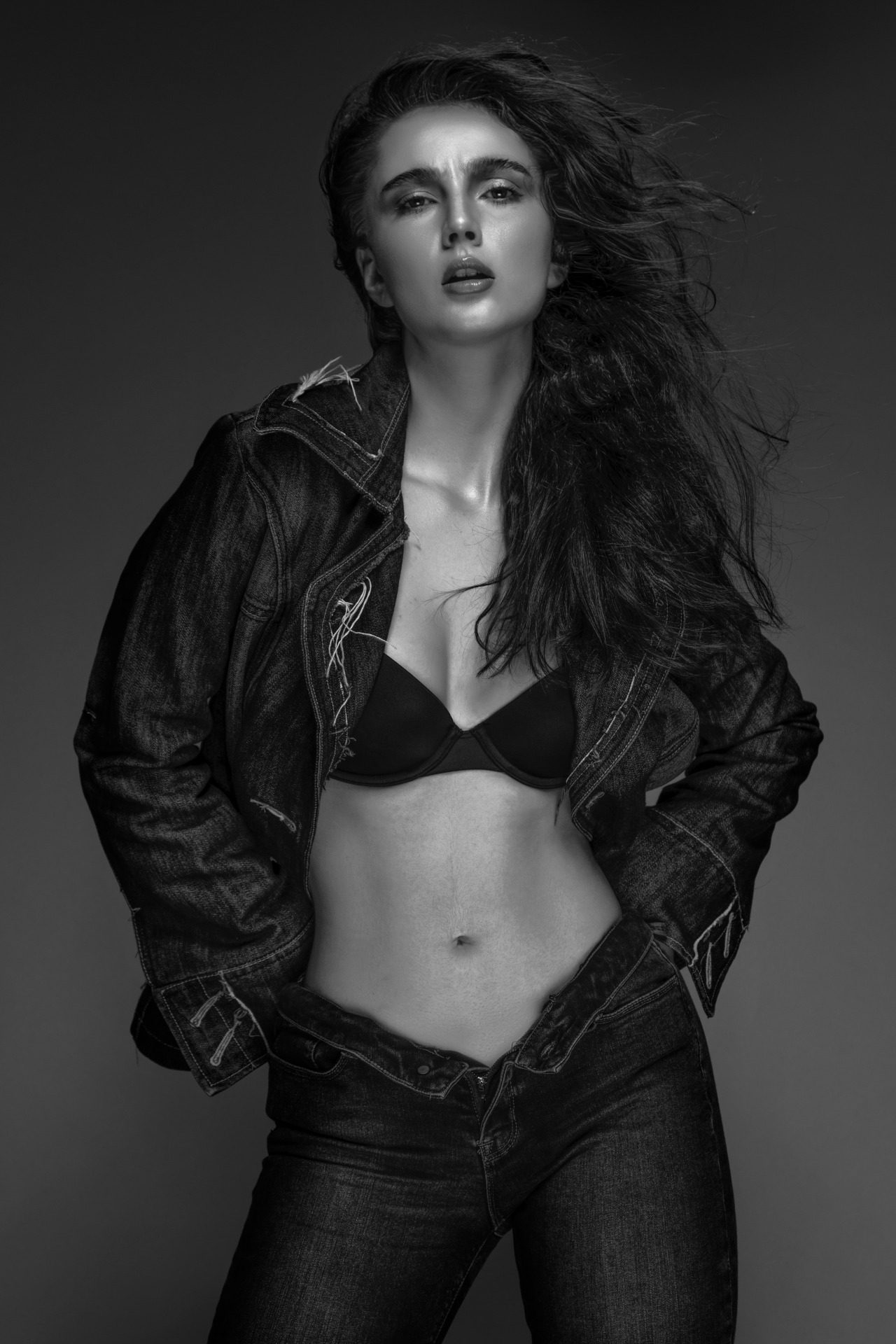 Phoebe — Model & Hostess in Milano photo 1