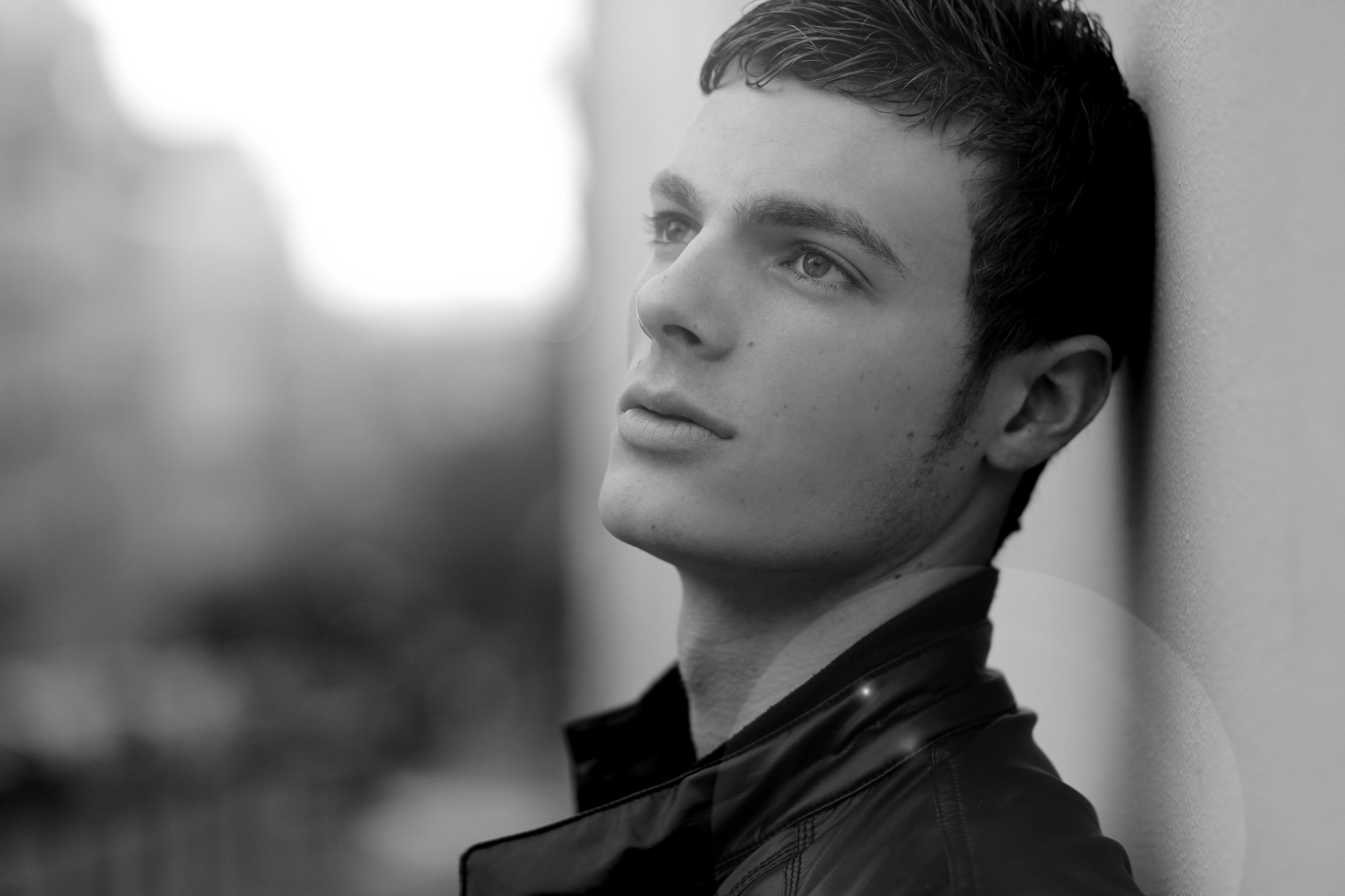 Romain — Model & Host in &eacute;vry photo 2