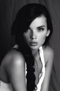 LUCIE — Model in Rh&ocirc;ne | Eye On Model