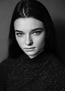 ANNA — Model in Parigi | Eye On Model