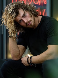 ROBERTO — Model in Taplow | Eye On Model