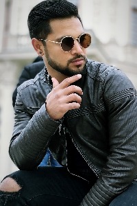SUMIT — Model in Wien | Eye On Model