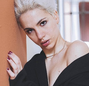 Cinzia — Model in Milano | Eye On Model
