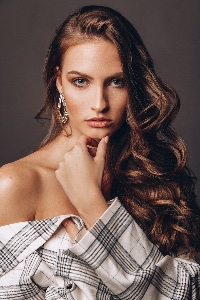 JULIA — Model in Her | Eye On Model