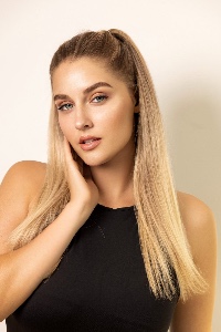 VIKTORIA — Model in Postbauer-heng | Eye On Model