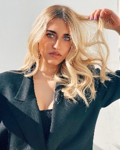 Chiara — Model in Milano | Eye On Model