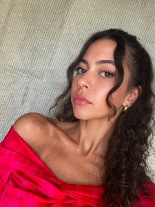 B&uuml;SRA — Model in Reinbach | Eye On Model
