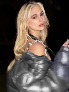 Rebecca — Model in Melzo | Eye On Model