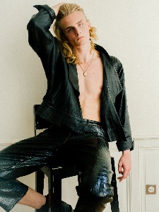 ARIS — Model in Cologny | Eye On Model