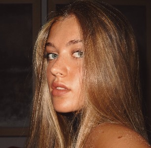 Giulia — Model in Milano | Eye On Model
